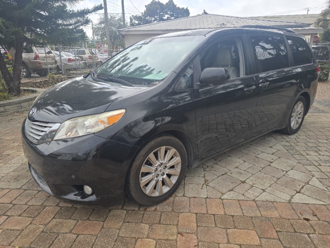 2012 Toyota Sienna XLE